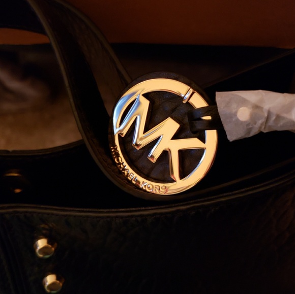 Large Michael Kors Purse - Picture 2 of 4